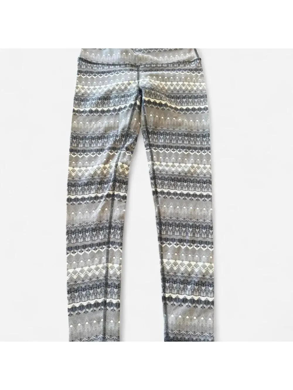 Alo Yoga Full Length Gray and White Alpine Print Workout Leggings, Size Large